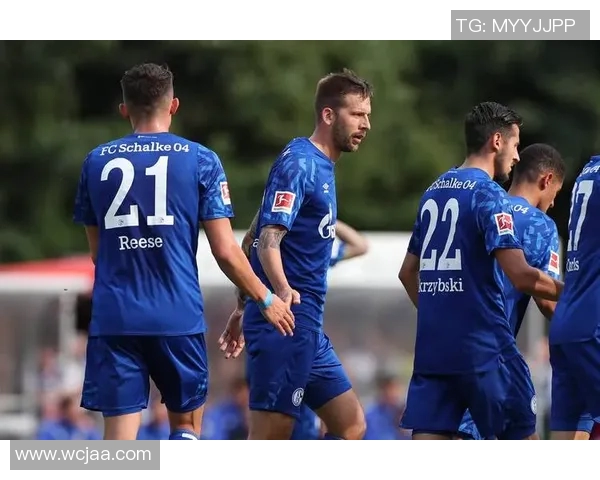 沙尔克04客场大胜云达不莱梅，赛季首胜久等待